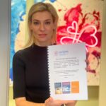 Zeta Douka Instagram - Με μεγάλη χαρά και περηφάνεια ανακοινώνω ότι η ΑΝΑΣΑ , για πρώτη φορά στην Ελλάδα , ξεκινάει το Ψυχοεκπαιδευτικό Πρόγραμμα “The New Maudsley Approach: Ανάπτυξη Δεξιοτήτων Επικοινωνίας, Κατανόησης και Διαχείρισης για φροντιστές ατόμων με Διαταραχές Πρόσληψης Τροφής». Το Πρόγραμμα ξεκινάει την Τετάρτη 7 Φεβρουαρίου 2024 και ώρες 15.00-18.00. Το Πρόγραμμα είναι μηνιαίας διάρκειας και θα υλοποιείται στον χώρο του ΚΗ ΑΝΑΣΑ μία φορά την εβδομάδα. Το Πρόγραμμα υλοποιείται σε συνεργασία με ειδικούς εκπαιδευτές από το πανεπιστημιακό Maudsley της Μ. Βρετανίας και απευθύνεται σε οικείους (οικογενειακό και φιλικό περιβάλλον) ατόμων που νοσούν από ΔΠΤ. Οι συμμετέχοντες θα καταρτιστούν στην ανάπτυξη συγκεκριμένων δεξιοτήτων και τεχνικών, για την διαχείριση των πασχόντων, την αποτελεσματική επικοινωνίας μαζί τους, καθώς και την φροντίδα των ιδίων των φροντιστών. Οποιος ενδιαφέρεται να παρακολουθήσει το Ψυχοεκπαιδευτικό Πρόγραμμα, μπορεί να επικοινωνήσει με την Γραμματεία του ΚΗ ΑΝΑΣΑ στο 210-9212345, Δευτέρα με Παρασκευή, 9.00-18.00 και να δηλώσει το ενδιαφέρον του. #ngo #anasa #eatingdisorders #supportingfamily #newprogram
