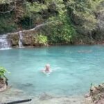 Zeta Douka Instagram - Να κολυμπάς σε καθάρια νερά, με το σώμα και το νου. Να κάνεις καθαρές σκέψεις και να βρίσκεις καθαρούς τρόπους να τις εκφράζεις. Να διεκδικείς καθαρά το δίκιο σου και το δίκιο αυτών που ζητούν την βοήθεια σου για να το εκφράσουν. Να επιμένεις να είσαι καθαρός και έντιμος, ακόμη κι αν παρεξηγείσαι από πολλούς. Αυτοί σίγουρα δεν είναι, όχι απαραίτητα από πρόθεση αλλά από αδυναμία και άγνοια. Να είσαι μεγαλόψυχος και να συγχωρείς όταν δεν θα σε πονάει πια η μικροψυχία . Αυτό θεωρώ φώτιση. Όλα τα άλλα είναι συμβάσεις.. #clarity #light #followthelight