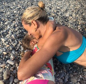Zeta Douka Instagram - Εσύ που κάποιον φρόντισες, μια φίλη, ένα κατοικίδιο, το μικρό σου αδερφάκι σε μια δύσκολη στιγμή.

Εσύ που τόσο προσπάθησες και θύμωσες με το σώμα σου που δεν κατάφερε να φέρει στον κόσμο ένα παιδάκι.

Εσύ που εκνευρίστηκες με τις ραγάδες της εγκυμοσύνης σου και εσύ που το γάλα τελείωσε νωρίς και αισθάνθηκες ανίκανη να φροντίσεις το βρέφος σου.

Εσύ που ζήλεψες την ελευθερία της φίλης σου όταν αυτή ταξίδευε και εσύ έμενες σπίτι με το νεογέννητό σου.

Εσύ που φρόντισες τα λουλούδια του γείτονα όσο έλειπε διακοπές.

Εσύ που μάζεψες εκείνα τα σκουπιδάκια στην "κρυφή" παραλία που είχες ανακαλύψει εκείνο το καλοκαίρι.

Εσύ, ναι εσύ που διαβάζεις αυτό το μήνυμα.

Γιορτάζεις σήμερα. Έχεις υπάρξει μητέρα πολλές φορές στη ζωή σου. Είτε αυτή η μητρότητα σου άφησε σημάδια στο σώμα σου είτε όχι, σήμερα γιορτάζεις.

Χρόνια πολλά μαμά!

( Από την ανάρτηση @anasa.com.gr ) 

#MothersDay #weareallmothers
