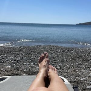 Zeta Douka Instagram - Χρόνια πολλά σε όλους! 
Ανάσταση στην καρδιά και τα μυαλά μας 🙏🏻🦋

#easter #astypalaia #family #friends