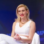 Zeta Douka Instagram - Την προηγούμενη Τρίτη πραγματοποιήθηκε το Most Powerful Women Summit 2024 , που οργάνωσε με μεγάλη επιτυχία και φέτος το @fortunegreece. Ήταν μία ημερίδα αφιερωμένη στην γυναικεία επιχειρηματικότητα όπου γυναίκες από όλους τους κλάδους , είχαμε την ευκαιρια να συναντηθούμε και να μοιραστούμε απόψεις και ιδέες για το παρόν και το μέλλον της δυναμικής μας παρουσίας στην ελληνική και παγκόσμια κοινωνία. Με την ιδιότητα μου κυρίως ως ιδρύτριας και προέδρου της ΜΚΟ ανάσα , που υποστηρίζει τους πάσχοντες από Διαταραχές Πρόσληψης Τροφής, είχα την χαρά να συναντηθώ επί και εκτός σκηνής, με την υπέροχη Λαμπρίνα Μπαρμπετάκη @lab_399 , CEO της φαρμακευτικής @abbvie_greece , και να μιλήσουμε για την υποχρεωτική κατάρριψη των στερεοτύπων και των συνδρόμων που δυσκολεύουν το φύλο και την επαγγελματική μας πορεία, όπως το «Good Girl Syndrome», τονίζοντας ιδιαιτέρως την σημασία της γυναίκειας αλληλοϋποστηριξης και αυτογνωσίας στην επαγγελματική και προσωπική μας εξέλιξη. Στο τέλος, υποσχεθήκαμε η μία στην άλλη να βρούμε τον χρόνο να γίνουμε φίλες, επισφραγίζοντας το με μια ζεστή μια εγκάρδια αγκαλιά. ❤️ Ευχαριστώ πολύ το @fortunegreece και την @aparetzoglou για την πρόσκληση καθως και την καταπληκτική συντονίστρια της συζήτησής μας @ioan_thom , που μας επέτρεψε να … παρασυρθούμε και να γίνουμε μια όμορφη παρέα. Ευχαριστώ πολύ και τη φίλη μου @kiapap1 , που πάντα ξέρει να φέρνει σε επαφή ανθρώπους με κοινούς στόχους κι ενδιαφέροντα ❤️ Και του χρόνου , με ακόμη μεγαλύτερα επιτεύγματα για ακόμη περισσότερες γυναίκες! #fortunegreece #mostpowerfulwomensummit2024 #womenempowerment #womensupportingwomen