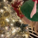 Zeta Douka Instagram - Do you believe in magic? Η μαγεία είναι παντού. Γύρω μας. Μέσα μας. Ειναι η καλοσύνη και η βοήθεια. Η κατανόηση και ο σεβασμός. Η ειλικρίνεια και η συγγνώμη. Το δικαίωμα στην αλλαγή και η αυτοβελτίωση. Η αγάπη και η έκφραση της με κάθε πιθανό και απίθανο τρόπο. Η ΕΙΡΗΝΗ και η ασφάλεια! Τα παιδιά μας ξανά-μαθαίνουν τη μαγεία . Αυτή που ξεχάσαμε με τα χρόνια.. Η μαγεία θα μας σώσει! Σταματήστε να λέτε στα παιδιά ότι δεν υπάρχει Άγιος Βασίλης. Αφήστε τα να πιστεύουν στο θαύμα. Προσωπικά εγώ πίστευα μέχρι 13-14 χρόνων , σε πείσμα των όσων άκουγα κι έλεγα τα κάλαντα μέχρι 16 ( θυμάσαι τις μελόντικες @annakokkodi ?). Εσεις;; Καλά ,ΜΑΓΙΚΑ , Χριστούγεννα λοιπόν Cheers to the best Santa ever ..Santa Claus 🎅 #magic #believeinmagic #children #lettertosanta #christmastime