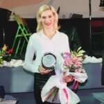 Zeta Douka Instagram - Ποιος είναι ο λόγος να θαυμάζεις μια γυναίκα; Η Δύναμή της, Η τόλμη της, Η ανθεκτικότητα της, Η αυτοθυσία της για έναν μεγάλο σκοπό, Η Υπεράσπιση των δικαιωμάτων της και των δικαιωμάτων άλλων γυναικών , Η Επιμονή της να πηγαίνει κόντρα στο κατεστημένο όταν αυτό όχι μόνο την δυσκολεύει αλλά επί της ουσίας την κακοποιεί; Είναι όλα! Και μπορεί στην πορεία των χρόνων να άλλαξαν κάποια από τα παραδοσιακά πρότυπα των ρόλων και ολοένα και περισσότερες γυναίκες να βρίσκονται στη πρώτη γραμμή λήψης αποφάσεων που αφορούν την παγκόσμια κοινότητα, ο αγώνας ομως για ουσιαστική ισότητα ειναι μακρύς κι οφείλει να συνεχιστεί. Οι σύγχρονες κοινωνίες μόνο να κερδίσουν έχουν αν μας εμπιστευτούν και μας αγκαλιάσουν όπως μας αρμόζει. Ευχαριστώ το Ενιαίο Παράρτημα Νέας Ιωνίας, Νέας Φιλαδέλφειας-Νέας Χαλκηδόνας, Ηρακλείου και Μεταμόρφωσης (Ν.Ι.Φ.Η.Μ.) της Ελληνικής Αντικαρκινικής Εταιρείας (Ε.Α.Ε.) για το τιμητικό βραβείο ανήμερα της παγκόσμιας ημέρας της γυναίκας. Ευχαριστώ για τα υπέροχα λόγια, τις ζεστές αγκαλιές και την αγάπη σας . Θα τα ξαναπούμε σύντομα! Φωτογραφίες : Παναγιώτα Σούγια #internationalwomensday #womenempowerment #womensupportingwomen #equality