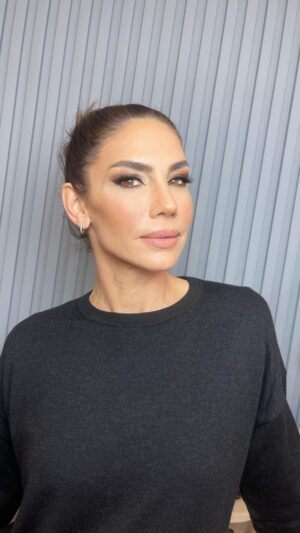 Zeynep Beşerler Instagram - @zeynepbeserler Güzelliği 🧡 #makeupiremyanar #zeynepbeşerler #makeupartist