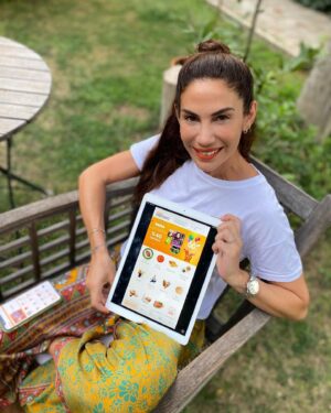 Zeynep Beşerler Instagram - Ailecek sebze meyve,kişisel bakım, temizlik malzemeleri dahil pek çok çeşidi tablet ve telefonlarımızdaki #Migroshemen uygulamasından veriyoruz. 
Kolay, hizli, Migrosla ayni fiyatlarla ve en önemlisi güvenilir. Hepimizin hayatını kolaylaştıran bir aplikasyon.
Deneyimlemenizi tavsiye ederim.😊 @migros_tr