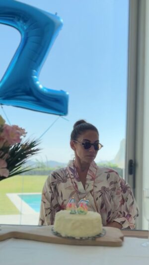 Zeynep Beşerler Instagram - Gelmiş yine doğum günüm💫💫💫Yaşasın 34😁Sağlıkla,huzurla🙏🏼🤍🤍 @emiricgoren #keremicgoren
