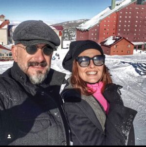 Zeynep Gülmez Instagram - Geriye birtek anamla sen kaldın … İyi ki doğdun abi. Mustafa abimin dediği gibi diyeyim bir de ‘ abisi ‘ 🌸 güzel yaşların olsun hep birlikte ❤️ @hermesmurat