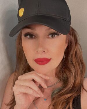 Zeynep Gülmez Instagram - Atatürk şapkaları linki - profilimde 
@blueeyes_ataturk