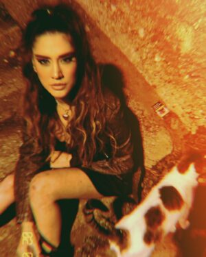 Zeynep Koçak Instagram - kalede kaleci varken gol atmaya gidiyorumdur makyajı ... ellerine sağlık @ceylantaylanbeauty ❤️❤️❤️