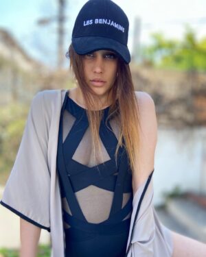 Zeynep Koçak Instagram - arkadaşlar yakında sizlere çok güzel bi haberim yok