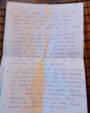 Zeynep Koçak Instagram - hukuk okurken babama yazdığım mektubu bulmuş annem... hastalığım geçmedi ama ben hayallerime kavuşmayı başarmışım, sana en pahalı hediyeleri almayı başarmışım, ama sana bişi olmasına izin vermemeyi başaramamışım... özür dilerim..canım babam beni anladığın için sağol. her zaman kalbimdesin