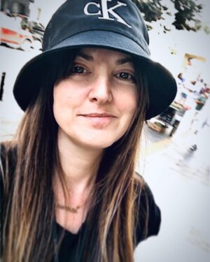 Zeynep Kumral Instagram - Smiling with Selo 🤍

@selendomac