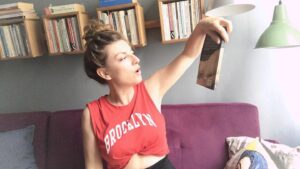 Zeynep Kumral Instagram - ...📚♥️🤫...