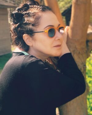 Zeynep Ozbatur Atakan Instagram - Öylece doğayı izlemek... Hiç bıkmadan yaptığım ve en çok ilham aldığım şey... Hayatı anlamlı kılan ve aslında hiç bir şeyi kontrol edebilmenin mümkün olmadığının kanıtı... #zeynepatakan