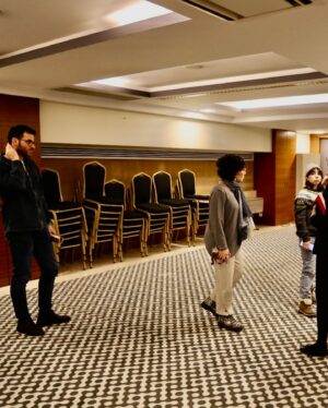 Zeynep Ozbatur Atakan Instagram - Dünden bugüne #tbt... Yaklaşan @kisafilmplatformusabancivakfi günleri ve ödül töreni için dün tüm saha çalışmalarımızı yaptık. Etkinliğin gerçekleşeceği her mekan tek tek gezildi ve her türlü detay düşünüldü, notlar alındı... Pazar günü finalist kampımız başlıyor, pazartesi market etkinliği, salı buluşmalar ve çarşamba ödül töreni... Bütün bir yıl bu projeye çalışıyoruz, adeta gözümüzün bebeği... O yüzden heyecan dorukta🙏🧿 #kisafilmuzunetki #hayat