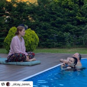 Zeynep Ozbatur Atakan Instagram - #Repost @_olcay_ceren_ with @use.repost
・・・
Jeanine De Bique söylüyordu.
