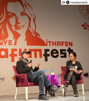 Zeynep Ozbatur Atakan Instagram - Duyanlar, duymayanlara söylesin... Beni bilenler bilir çok yapıcı olmaya çalışan biriyimdir. Ordu'daki kısa film festivali @howareyoubob un tutkusuna benim gönülden desteğim ile sonsuza kadar o çatı altında devam edebilirdi. Şimdi #omurgaordu olarak devam edecek. Uğurcan aşağıda çok güzel anlatmış.. Aynen buraya bırakıyorum :
#Repost @howareyoubob with @use.repost
・・・
💜
GİRİŞ
güzel ordu kısa film yarışmasını 2017 yılında amatör bir heyecanla başlattık ilk yıl 3 film başvurdu çalışmaya devam ettik şimdi binlerce katılım oluyor yarışma büyüdü festival oldu programa atölye çalışmaları paneller sergiler söyleşiler film gösterileri ekledik her festivali türk sinemasına katkıda bulunmuş bir kadın oyuncuya ithaf edelim dedik festival logo ve afişinde sanatçının yüz fotoğrafına yer verdik 2021’de zuhal olcay 2022’de hale soygazi “seve seve geliriz” dediler en iddialı filmler ve yönetmenleri jüriyi oluşturan değerli sinema insanları sinema yazarları ordu’da misafirimiz oldular onların katılması şehirde festivale ilgiyi artırdı türkiye kısa film yönetmenleri derneği festivale yüksek puan verdi sinema sektörü gözlerini ordu’ya çevirdi

GELİŞME
güzel ordu kısa film festivali başta zeynep atakan’ın gönüllü desteğiyle benim ve çalışma arkadaşlarımın özverili çalışmasıyla son iki yılda büyüyüp bir marka oldu ordu’nun bir festival şehri olmasına katkıda bulunan bir organizasyondu biz ayrılınca  zeynep atakan da çekildi dernek yönetimi bu yılın festivalini yapmak için sahaya çıkmış giydikleri forma aynı ama içindeki liyakatlı oyuncular biz değiliz duyan duymayana haber versin 

SONUÇ
dernek şeffaf yönetilmiyor kapalı zihniyetle açık fikirler hayata geçirilemez dernekten ve projelerden bu nedenle ayrıldık omurga ordu isminde yeni bir oluşum kurduk insanla değil fikirle uğraşmak için tabiki ordu için…

zeynep atakan’ın dediği gibi “kişisel idealler için bazı kutsal şeyleri feda etmek üzücü.”

#omurgaordu
@zeynepatakan 
@selimatakan
@zuolcay 
@halesoygazi
@mine_alpar 
@nurayymustu 
@rabianurgs