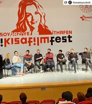Zeynep Ozbatur Atakan Instagram - Duyanlar, duymayanlara söylesin... Beni bilenler bilir çok yapıcı olmaya çalışan biriyimdir. Ordu'daki kısa film festivali @howareyoubob un tutkusuna benim gönülden desteğim ile sonsuza kadar o çatı altında devam edebilirdi. Şimdi #omurgaordu olarak devam edecek. Uğurcan aşağıda çok güzel anlatmış.. Aynen buraya bırakıyorum :
#Repost @howareyoubob with @use.repost
・・・
💜
GİRİŞ
güzel ordu kısa film yarışmasını 2017 yılında amatör bir heyecanla başlattık ilk yıl 3 film başvurdu çalışmaya devam ettik şimdi binlerce katılım oluyor yarışma büyüdü festival oldu programa atölye çalışmaları paneller sergiler söyleşiler film gösterileri ekledik her festivali türk sinemasına katkıda bulunmuş bir kadın oyuncuya ithaf edelim dedik festival logo ve afişinde sanatçının yüz fotoğrafına yer verdik 2021’de zuhal olcay 2022’de hale soygazi “seve seve geliriz” dediler en iddialı filmler ve yönetmenleri jüriyi oluşturan değerli sinema insanları sinema yazarları ordu’da misafirimiz oldular onların katılması şehirde festivale ilgiyi artırdı türkiye kısa film yönetmenleri derneği festivale yüksek puan verdi sinema sektörü gözlerini ordu’ya çevirdi

GELİŞME
güzel ordu kısa film festivali başta zeynep atakan’ın gönüllü desteğiyle benim ve çalışma arkadaşlarımın özverili çalışmasıyla son iki yılda büyüyüp bir marka oldu ordu’nun bir festival şehri olmasına katkıda bulunan bir organizasyondu biz ayrılınca  zeynep atakan da çekildi dernek yönetimi bu yılın festivalini yapmak için sahaya çıkmış giydikleri forma aynı ama içindeki liyakatlı oyuncular biz değiliz duyan duymayana haber versin 

SONUÇ
dernek şeffaf yönetilmiyor kapalı zihniyetle açık fikirler hayata geçirilemez dernekten ve projelerden bu nedenle ayrıldık omurga ordu isminde yeni bir oluşum kurduk insanla değil fikirle uğraşmak için tabiki ordu için…

zeynep atakan’ın dediği gibi “kişisel idealler için bazı kutsal şeyleri feda etmek üzücü.”

#omurgaordu
@zeynepatakan 
@selimatakan
@zuolcay 
@halesoygazi
@mine_alpar 
@nurayymustu 
@rabianurgs
