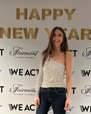 Zeynep Özder Instagram - ✨✨✨New Year Party✨✨✨ @weactco @meltemkaraata