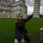 Zeynep Özkaya Instagram - Tabii ki beklenen Pisa pozu çekildi🙈🫶🏻🤸🏼‍♀️
