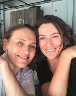 Zeyno Eracar Instagram - Çocukluğumda filmlerini izlediğim güzel yürekli usta:) seninle çalışmak büyük şans#nursürer #nasipseolurfilm #sinopboyabat