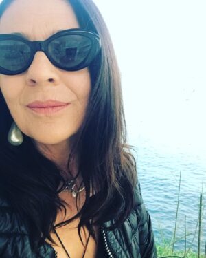 Zeyno Eracar Instagram - Deniz çeker 
Dünya tutar💙