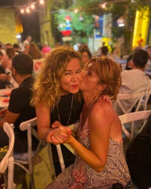 Zeyno Günenç Instagram - canım Didomun hediyesi şahane kolyem🩵🩵🩵 @dideminselel @karmabydideminselel