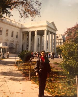 Zeyno Günenç Instagram - 1991 Washington D.C Air Space museum ve Beyaz Saray(o zamanlar belli yerleri ziyaret edilebiliyordu) #tbt 👉🏻slide🙌🏻