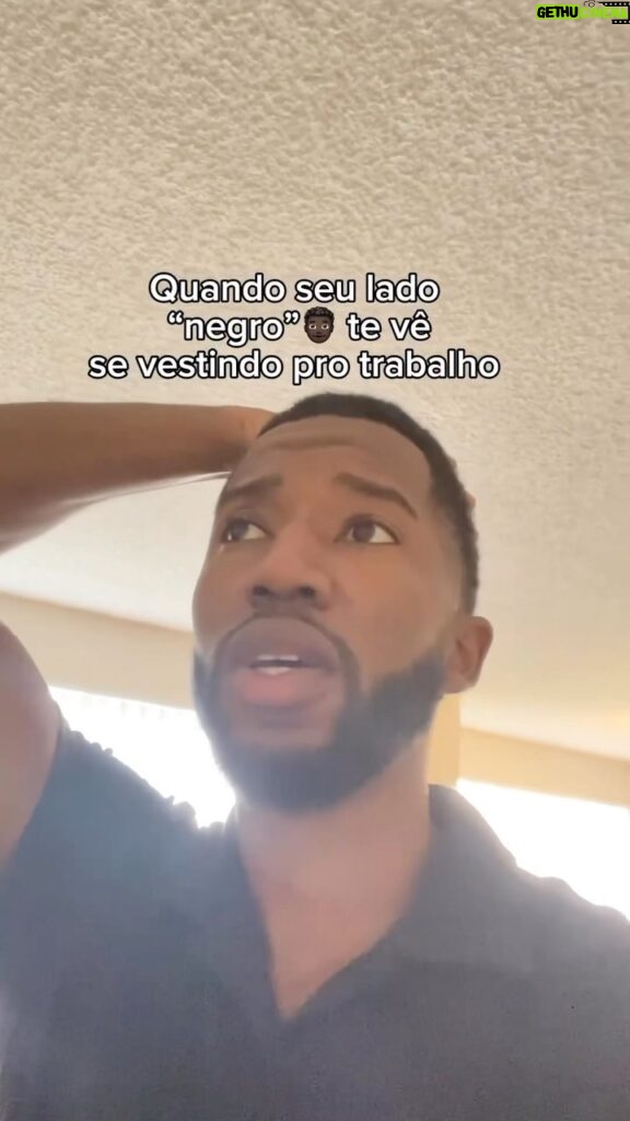 Zezeh Barbosa Instagram - É meme, gente!😅 É meme, mas faz uma crítica importante. Quantos de nós, negros, infelizmente precisamos abafar quem somos para conseguir um emprego?💔 Fica a reflexão!🌺 Ótima noite, amoresssss🍀 Via @leeebrown 👊🏾 . . . . #antiracismo #antiracista #racismonão #racismoécrime #racismoestrutural #racistasnãopassarão #racismoinstitucional #educacaoantirracista