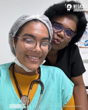 Zezeh Barbosa Instagram - Lindíssimas!!!❤️✊🏾

Parabéns, @rayssafeito , maravilhoso ver você e sua mãe tão felizes…! Contagiante :)

Representatividade importa, sim!!!❤️✊🏾✊🏾✊🏾

Ótima semana pra nós, amoresssss🍀

Via @asnegasdoziriguidumoficial 👊🏾
.
.
.
.
#antiracismo #antiracista #racismoestrutural #racismoécrime #racistasnãopassarão #racismoinstitucional #educacaoantirracista #racismonão #racismonao #consciencianegra