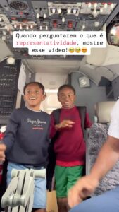 Zezeh Barbosa Instagram - Representatividade!😍 Nunca duvide do poder do exemplo… lindo ver o brilho no olhar das crianças!!!❤️ Ótima noite, amoresssss🍀 Via @africanizeoficial 👊🏾 . . . . #antiracismo #antiracista #racismoestrutural #racismoécrime #racistasnãopassarão #racismoinstitucional #educacaoantirracista #racismonão #racismonao #consciencianegra #representatividade #pretosnotopo #pretosdopoder