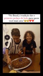 Zezeh Barbosa Instagram - Amar é incrível!!!🥰 Caiu uma lágrima! Um pouco de fofura pra nossa semana :)❤️ Ótima noite, babiesss🍀 Via @insidehistory 👊🏾 . . . . #amordeirmaos #amordeirmao #maedemenino #maededois #maedeumprincipe #maesefilhos #filhosamados #amordefilho #amordefilhos #amaréincrivel #irmaos #bolodeaniversario #aniversariodecriança #criancasfofas