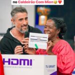 Zezeh Barbosa Instagram - A dança da vitória ahahah💃🏿🥇 Hoje foi dia de @caldeiraocommion , e foi tão bommm!❤️ Ótimo ver e rever tantos amigos… @marcosmion @danicalabresa @evelyncastrooficial @jojotodynho @niveamaria_oficial @luismirandaator @luciomaurofilhooficial @weldermm !😍 Obrigado pelo convite, amei!!!🥰 . . . . #caldeiraocommion #globoplay #globo