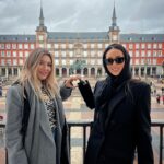 Zhanna Martirosyan Instagram - На первом фото мы с @alsou_a тренируем мелкую моторику на площади Пласа-Майор в Мадриде. Стыковка пальцев в форме сердца удалась не с первого раза , поэтому оцените наши труды. На последнем фото специально для вас сняла мощи святого покровителя влюблённых Святого Валентина. Если на них долго смотреть, устанут глаза . Берегите себя.