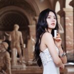 Zhao Jinmai Instagram - 📸🤍在巴黎🤍 @lancomeofficial @MuseeLouvre #lancomexlouvre