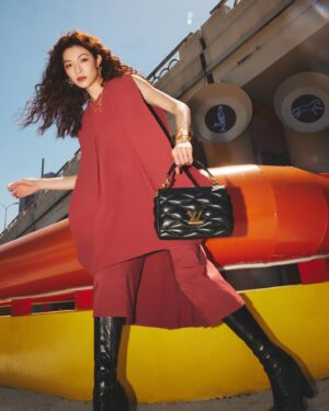 Zhong Chuxi Instagram - Freely city walk!
@louisvuitton @NicolasGhesquiere

#LVVOYAGER #LVPREFALL24 #NicolasGhesquiere #LouisVuitton