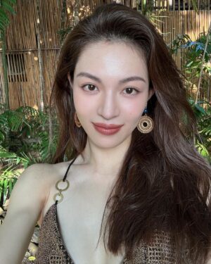 Zhong Chuxi Instagram - 🕶️☀️