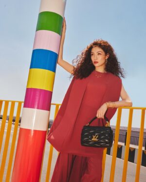 Zhong Chuxi Instagram - Freely city walk!
@louisvuitton @NicolasGhesquiere

#LVVOYAGER #LVPREFALL24 #NicolasGhesquiere #LouisVuitton