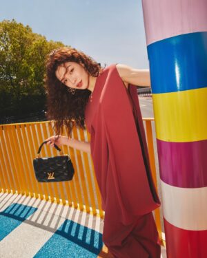 Zhong Chuxi Instagram - Freely city walk!
@louisvuitton @NicolasGhesquiere

#LVVOYAGER #LVPREFALL24 #NicolasGhesquiere #LouisVuitton