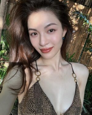 Zhong Chuxi Instagram - 🕶️☀️
