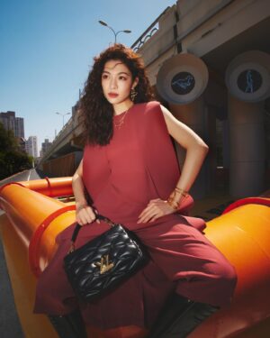 Zhong Chuxi Instagram - Freely city walk!
@louisvuitton @NicolasGhesquiere

#LVVOYAGER #LVPREFALL24 #NicolasGhesquiere #LouisVuitton