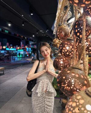 Zhong Chuxi Instagram - My holidays in Thailand - Part 1
要狠狠的感受这个世界啊！
❤️💛💜🧡🩵🩷💙💗