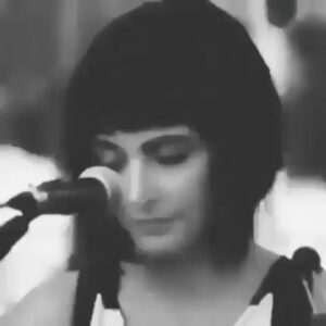 Ziba Karamali Instagram - .
🎵🎵
زندگی خوب و مهربونه؟!:))
.
پ.ن: خواننده مرجان فرساد
