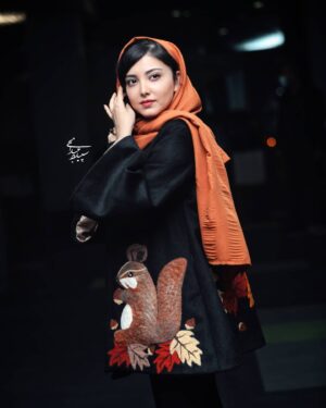 Ziba Karamali Instagram - .
در حاشیه اکران خصوصی فیلم خوب "بی همه چیز"✌
و چقدر لذت بردیم👌 
.
پ.ن: عکاس ها تگ شدن.

👗 by @elin.collection
.