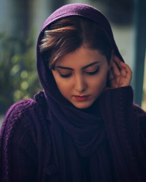 Ziba Karamali Instagram - .
آذرماه...
باز هم سخت و عجیب و حساس...
پر از تردید
پر از آشوب

چشمامونو ‌ببندیم و زهرخند بزنیم به این جهان تهی و رد بشیم از خودمون و خودمون و خودمون...
.
.
.
📷 Photo by @emad.araad