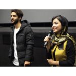 Ziba Karamali Instagram - . اولین اکران مردمی #لاتاری . . پ.ن: چند وقتیه که دوست داشتم از همه کسایی که چه توی کامنت‌هاشون چه دایرکت و چه حضوری به من لطف داشتن و انقدر با محبت به من انرژی دادن تشکر کنم. منو ببخشید که تک تک کامنت‌ها و دایرکت‌هارو نمیتونم جواب بدم ولی از صمیم قلبم ازتون تشکر می‌کنم. وقتی که تصمیم گرفتم ترس رو کنار بذارم و وارد بازیگری بشم، خودم رو برای بدترین و تندترین نقدها و حرف‌ها آماده کردم ولی اصلا انتظار این همه محبت رو نداشتم. از صمیم قلبم خوشحالم که نوشین قصه‌ی مارو دوست داشتید. خوشحالم که توی اولین تجربم آزرده خاطرتون نکردم و در حد و اندازه خودم اعتماد گروه عزیز و حرفه‌ای لاتاری رو پاسخ دادم. آقای مهدویان و آقای امینی عزیز ممنون از تمام کمک‌ها و اعتمادتون. امیدوارم بتونم با راهنمایی‌های دلسوزانتون ضعف‌هامو بپوشونم و بهتر بشم. و ممنونم از امیرحسین هاشمی عزیز ( ساسان قصه لاتاری که توی فیلم رفیق امیرعلی بود و پشت صحنه کمک و پشتیبان نوشین ) که با معرفت‌ترینه! و الحق رفیق‌ترینه برای همه! . . اینجا نقطه شروعه برای من... . @mohammadhosein.mahdavian @ebrahim.aminii @s.amirhoseinhashemi . . 📷 محمدرضا روزی @rouzi_shut 📷 امیر بنی اسدی @amir_baniasadi