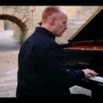 Ziba Karamali Instagram - . به صدای خدا گوش بسپار. این‌جا جهانی دیگر است... . O Come, O Come, Emmanuel by The Piano Guys #thepianoguys #the_piano_guys #ocomeocomeemmanuel @thepianoguys