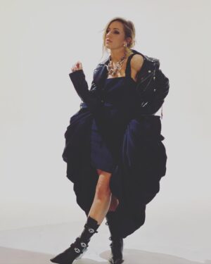 Zibby Allen Instagram - only ever just a play of form ✨🖤