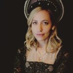 Zibby Allen Instagram - Listen. No man is worth losing your head over, mkay. #anneboleyn #VirginRiver