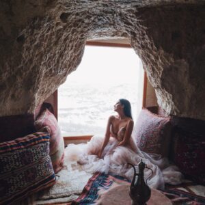 Zilan Duru Instagram - Sultan’s Cave Suite! 🤎
